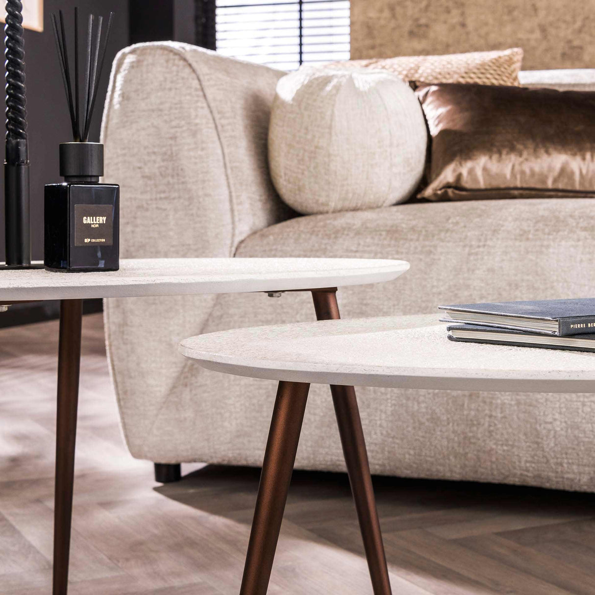 Salontafel Set van 2 Sylas Kiezel Wit Marmer Composiet - Brons Frame