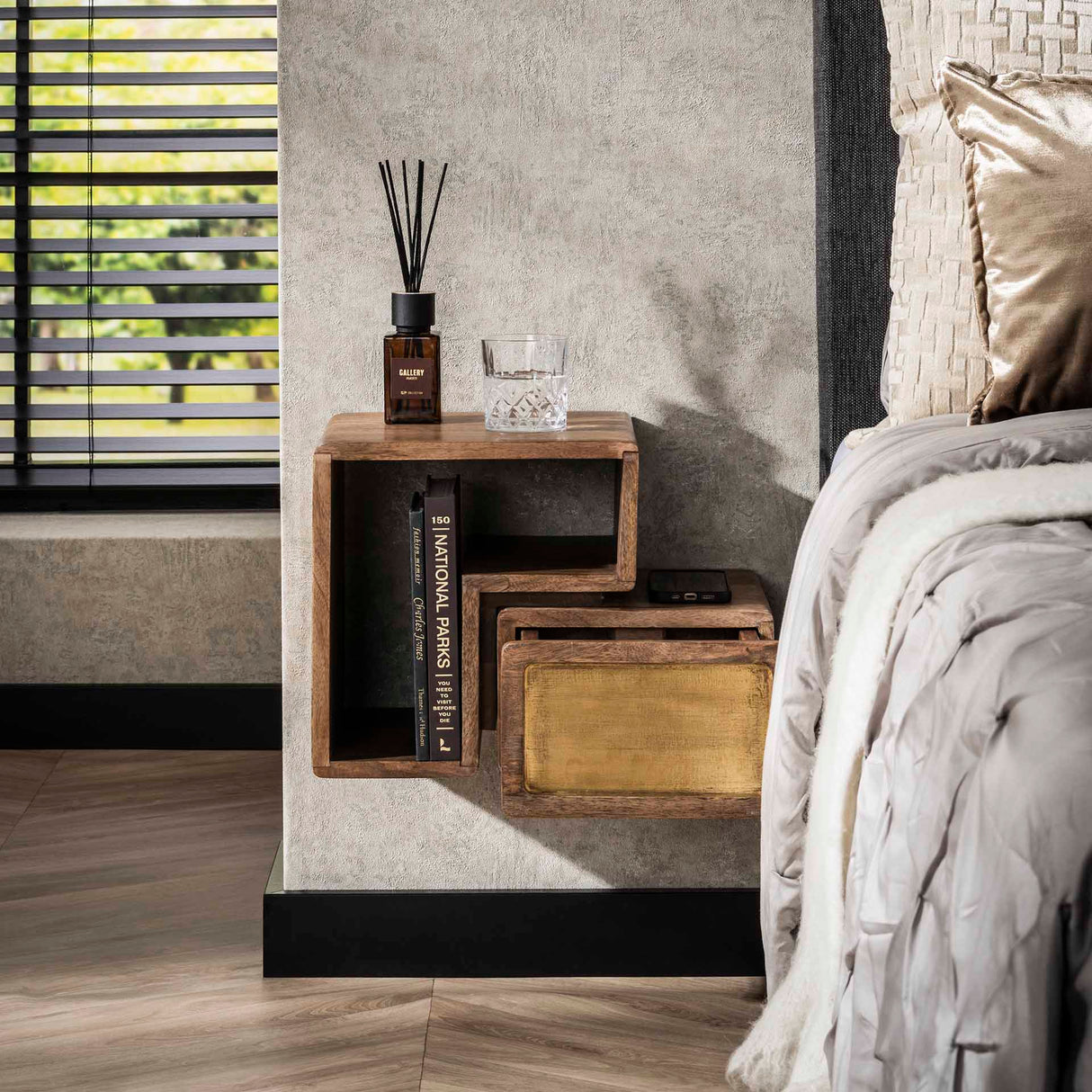 Solano Set van 2 Nachtkastjes Massief Mango Zand Brass