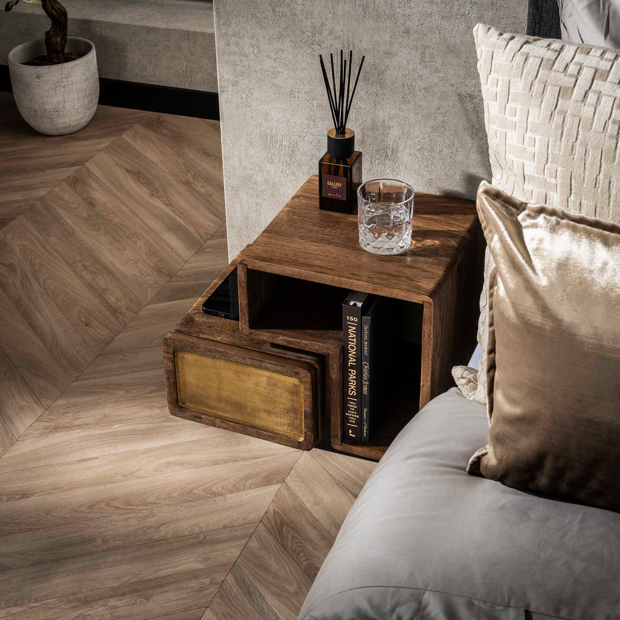 Solano Set van 2 Nachtkastjes Massief Mango Zand Brass