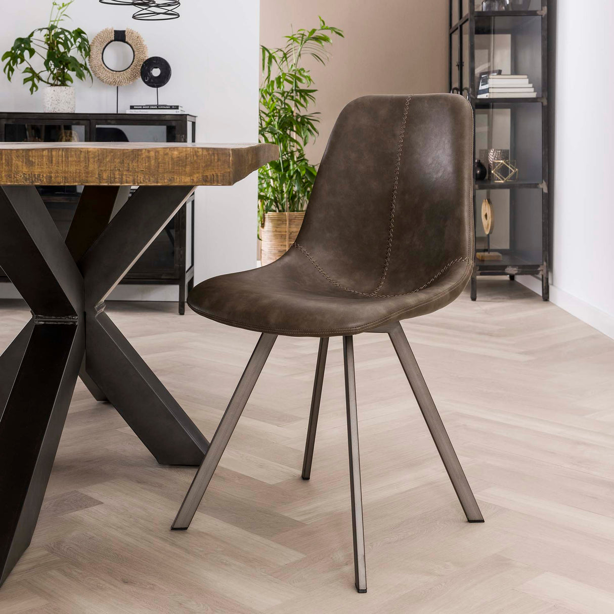 Eetkamerstoel Taupe Siena Saddle PU Kunstleer