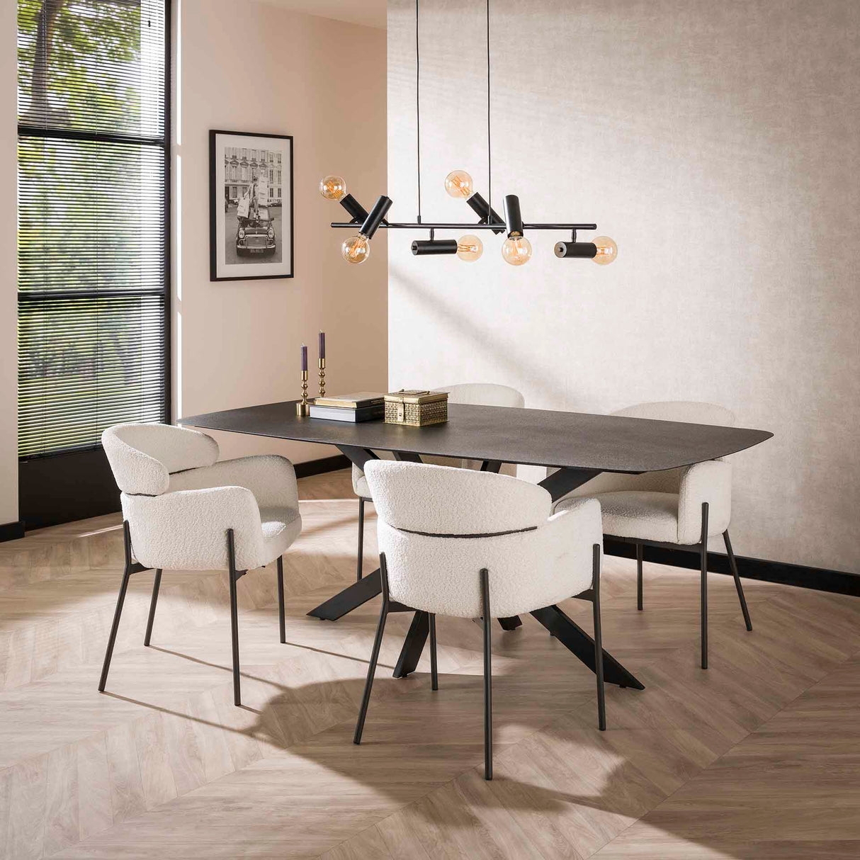 Eetkamerstoel Lola Bouclé stof Crème wit met ronde rug en arm