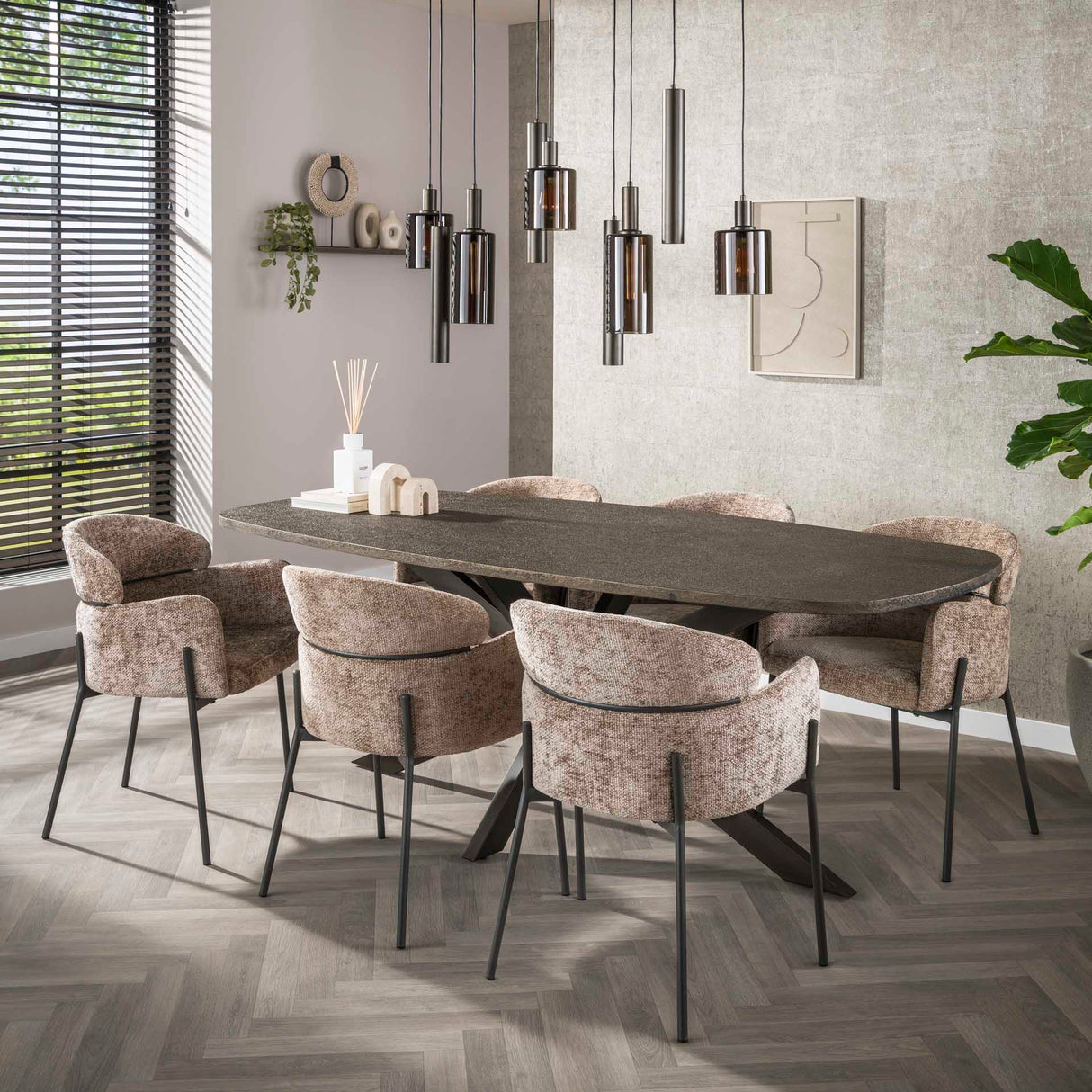 Eetkamerstoelen - Eetkamerstoel Chenille Taupe met ronde rug en arm - Lola - Dimehouse