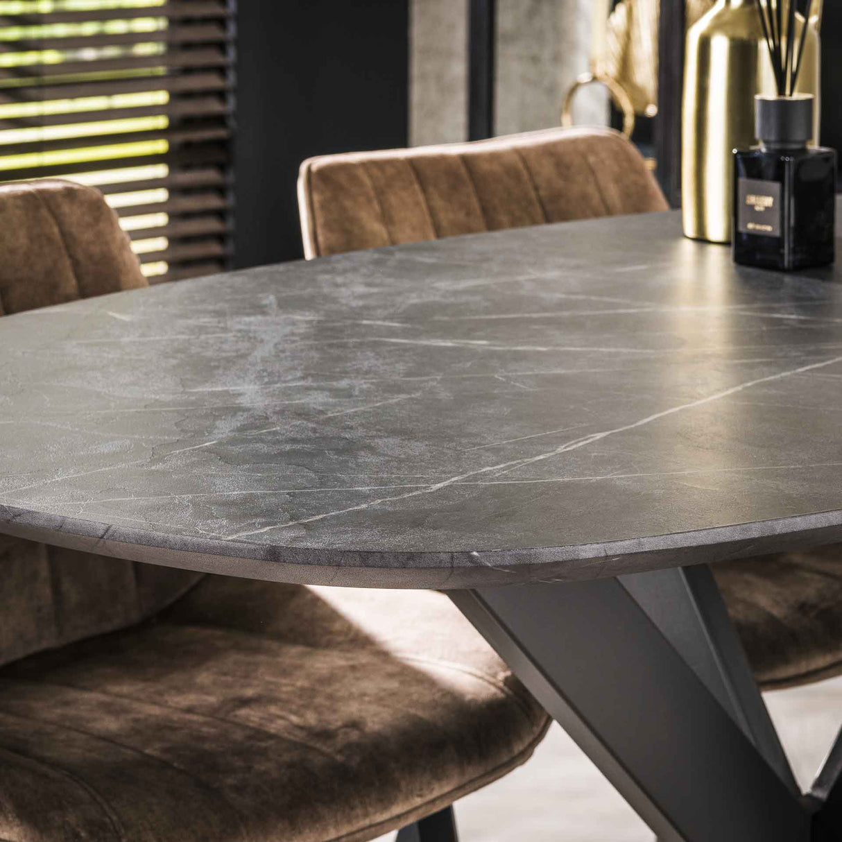 Deens Ovaal Bartafel Iris 140x80 cm Spinpoot Keramiek Look