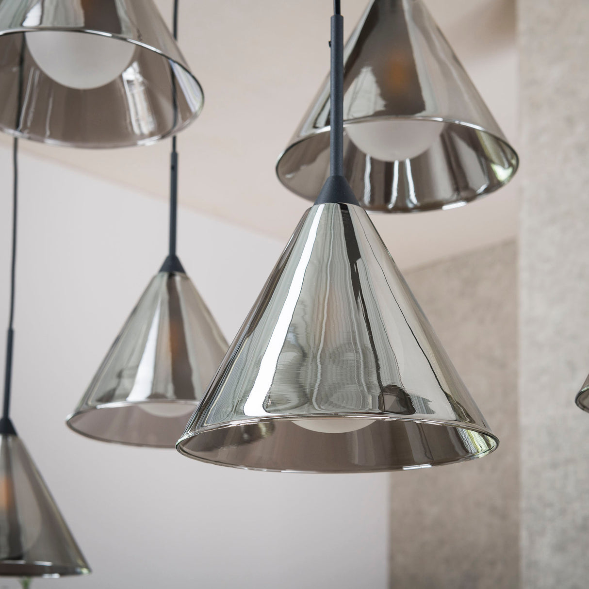Hanglamp Niaz 7-lichts tapse kap smoke grey glas