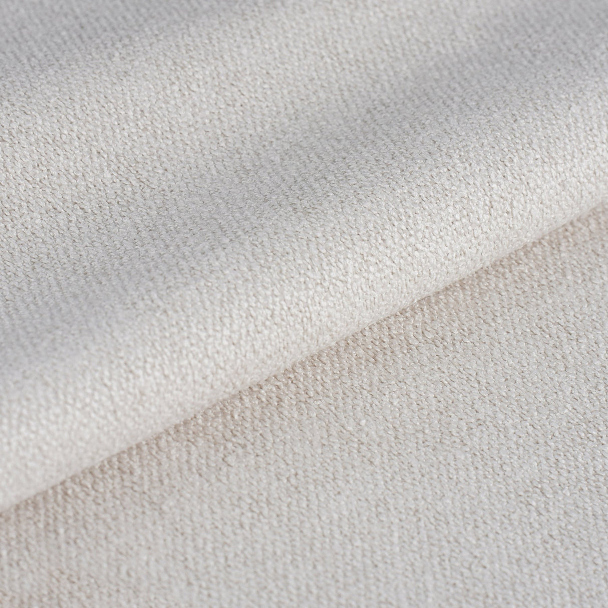 Eetkamerstoel Nalo walnoot poot met ivoor kleurige zitting