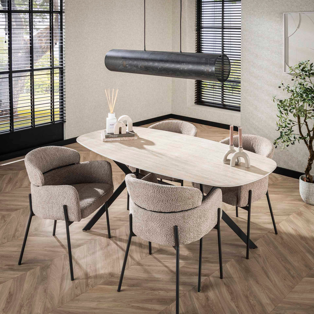 Eetkamerstoel Lola Bouclé stof Beige met ronde rug en arm