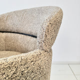 Eetkamerstoel Lola bouclé stof beige met ronde rug en arm