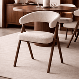 Eetkamerstoelen - Japandi eetkamerstoel zandkleur bouclé Miyu - walnoot frame - met armleuning - Dimehouse