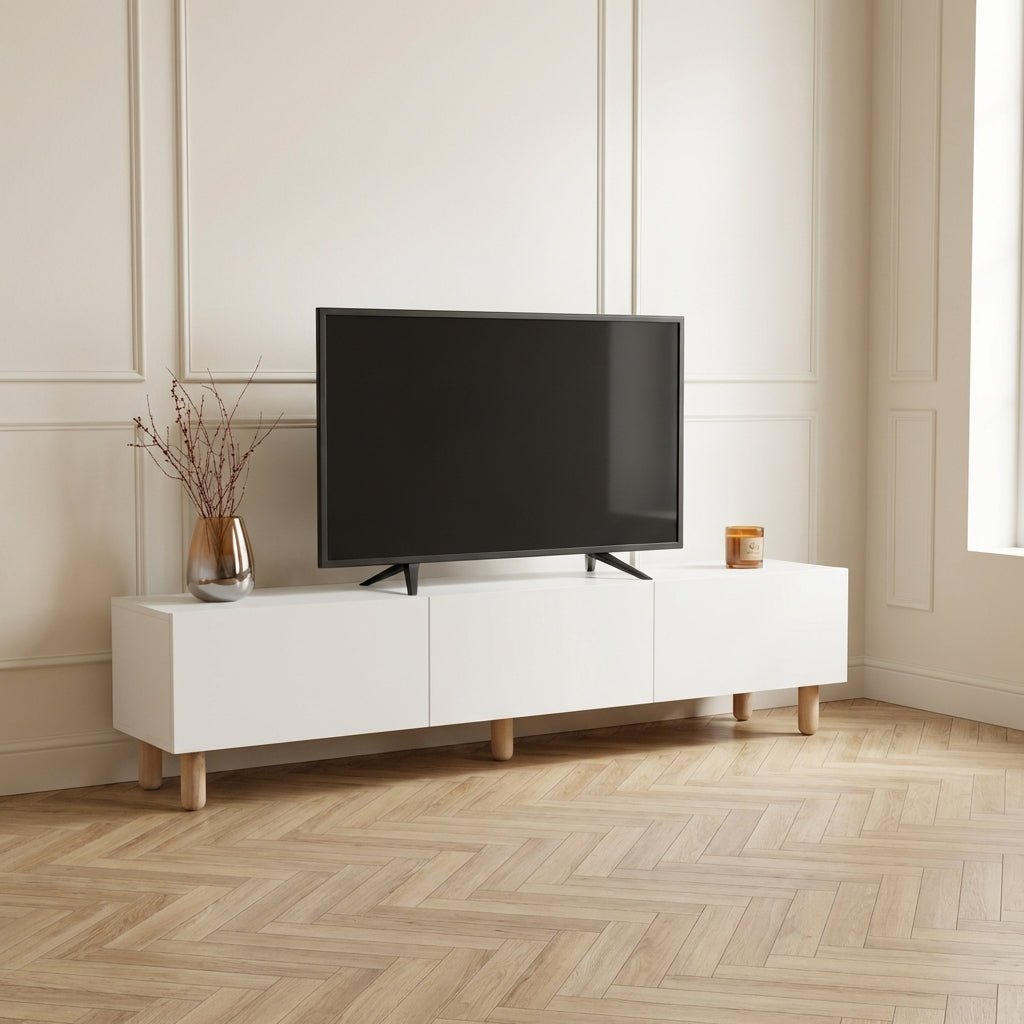 Modern TV Meubel Alvin wit met houten poten 180 cm – AI restyle in minimalistisch interieur met visgraatvloer